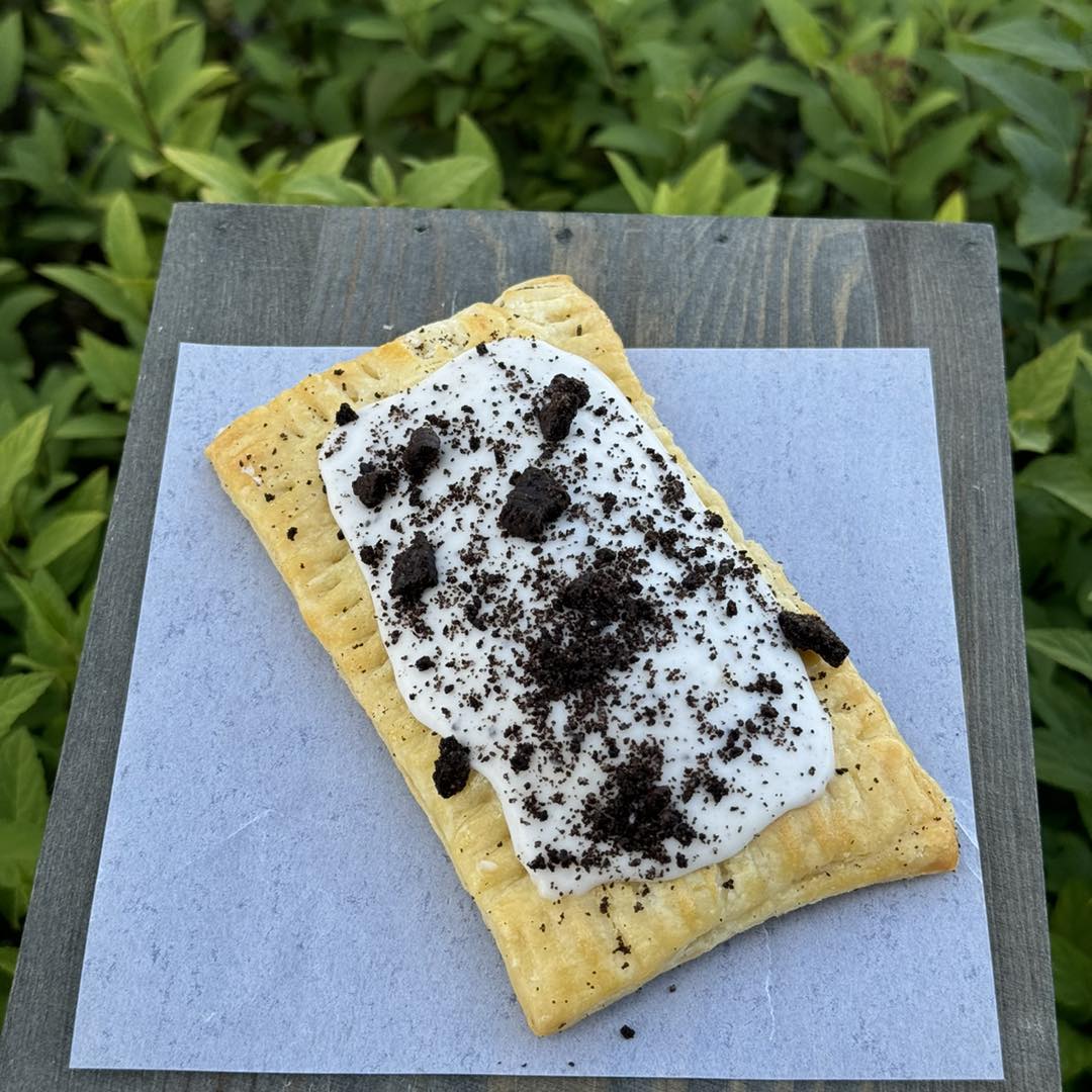 Pop Tarts – Cookies n Cream box of 2 – (Fri/Sat only)